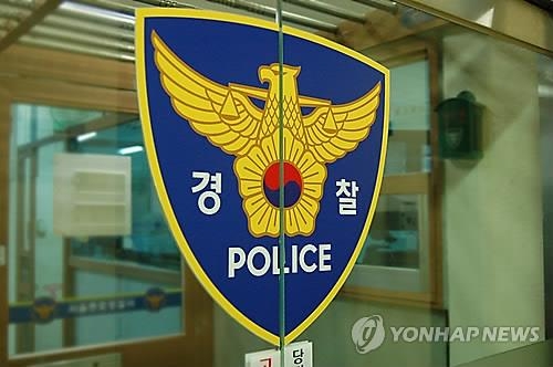 음성서 승용차 신호등 들이받아…운전자 사망 - 1
