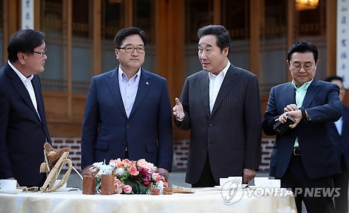 이총리·與원내지도부, 어제 만찬회동…당정청 협력 다짐 - 1