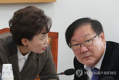 김현미 장관(좌)과 김태년 정책위의장(우)