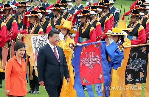 2014년 국빈방문한 시진핑 중국 국가주석이 의장대를 사열하고 있다. 2014.7.3 [연합뉴스 자료사진]