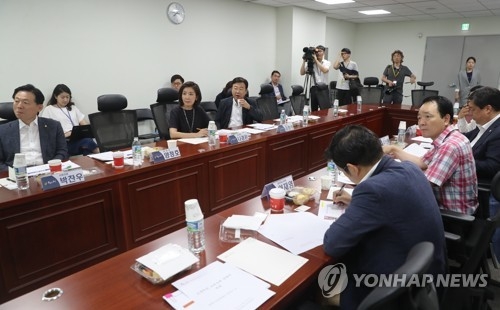 한국당 의원들, 文정부 수능 절대평가 전환 추진 우려 - 1