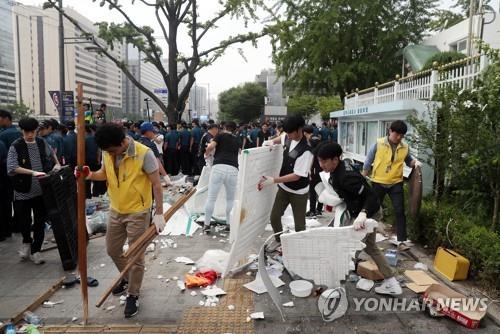 정부청사 앞 농성 천막 철거