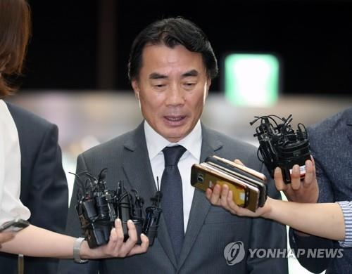 경찰 출석하는 '갑질논란' 이장한 회장