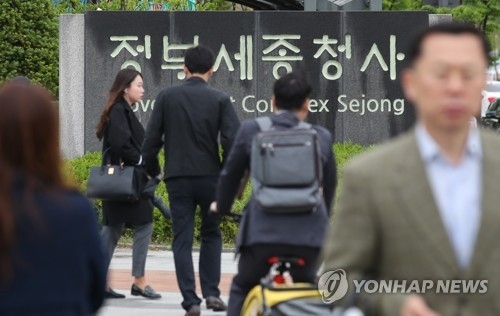공무원연금 부양률 40.5%…현직 2.5명이 퇴직자 1명 부양 - 1