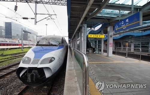 수색역에 비상정차한 인천공항행 KTX