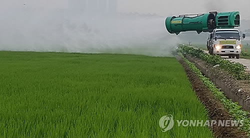 "벼 병해충 막아라"[연합뉴스 자료사진