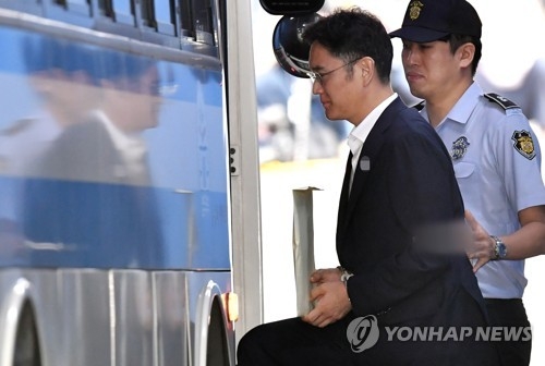 징역 5년 선고받고 구치소 향하는 이재용 삼성전자 부회장