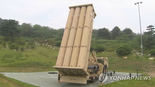하늘 향한 추가 반입 사드 발사대