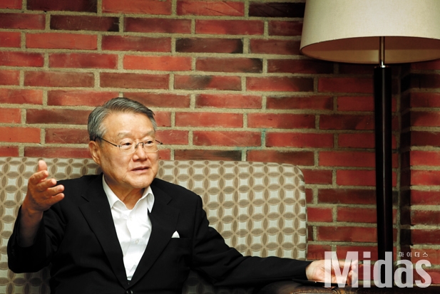 연합뉴스 월간 마이더스와 인터뷰하고 있는 라종일 가천대 석좌교수. 김영대 기자