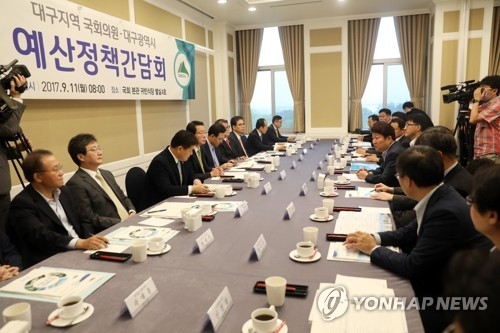 대구 의원-시장 간담회…지역예산 확보 놓고 머리 맞대 - 1