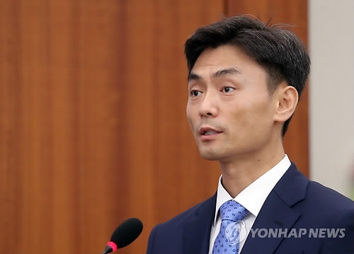 인사말하는 박성진 후보자(서울=연합뉴스) 신준희 기자 = 박성진 중소벤처기업부 장관 후보자가 11일 오전 국회에서 열린 인사청문회에서 인사말하고 있다. 2017.9.11hama@yna.co.kr(끝)