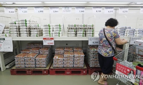 소비 줄어 계란 값 '뚝'…대형마트, 4천원대에 할인 판매(종합) - 1