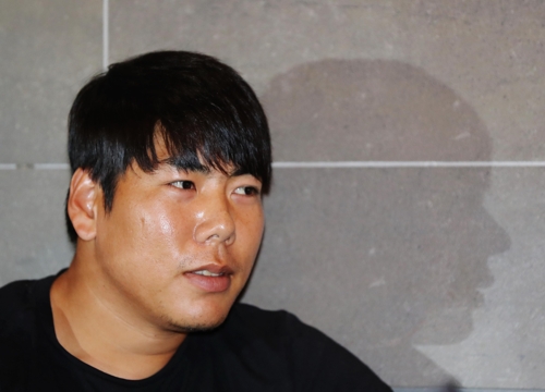 인터뷰하는 강정호