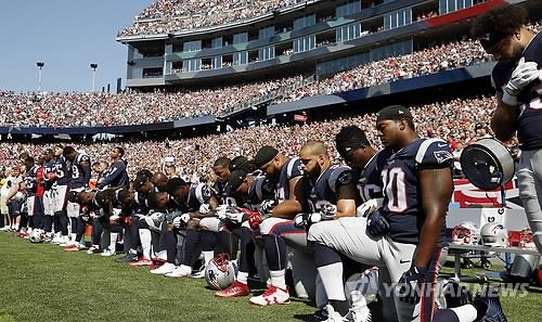 NFL 무릎꿇기 항의시위 확산