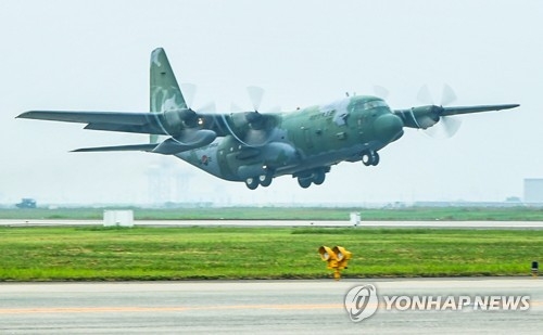군이 성능개량을 진행 중인 C-130H 수송기