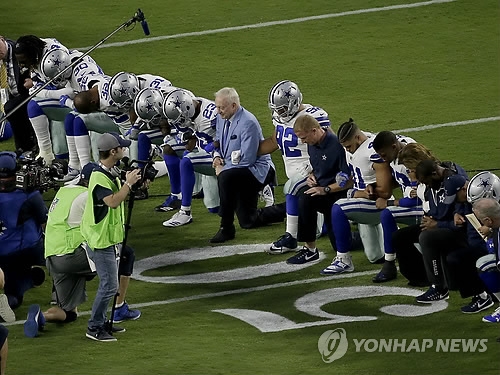 무릎 꿇은 NFL 구단주