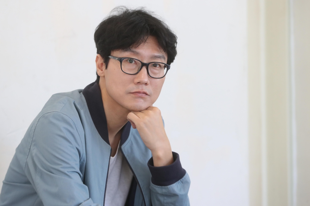 황동혁 감독