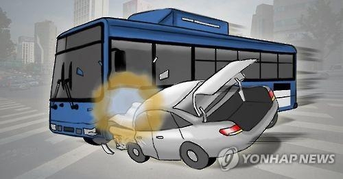 버스·승용차 충돌 교통사고(PG)