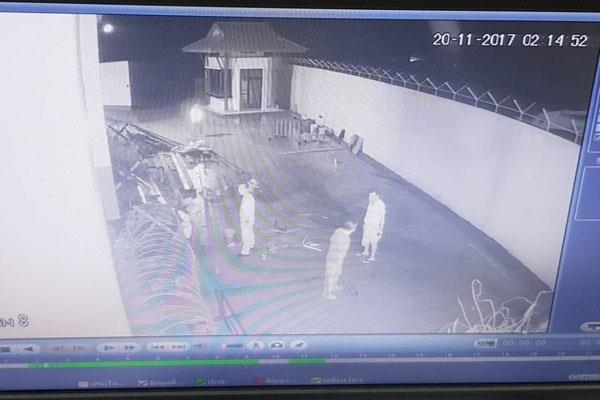 CCTV에 찍힌 집단 탈옥자들[사진출처 방콕포스트 홈페이지]
