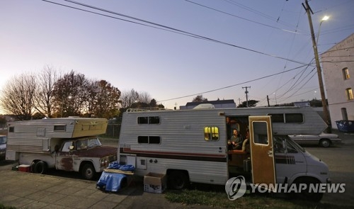 미국 무주택자들의 주거공간이 된 RV 차량 [AP=연합뉴스] 
