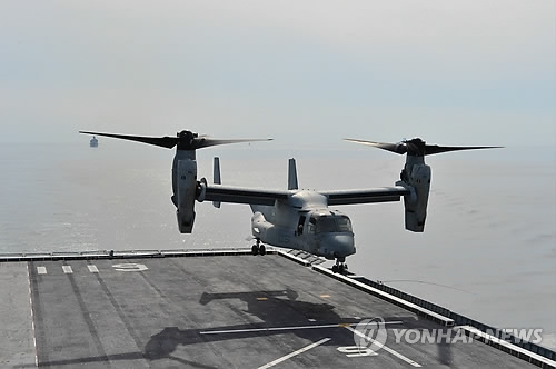 독도함에 착륙하는 미 해병대 MV-22 오스프리 헬기