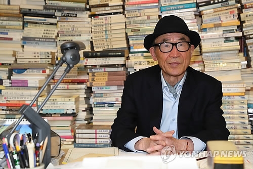 고은 詩 교과서에서 빠질까…교육부 "출판사·저작자에 수정권" - 1