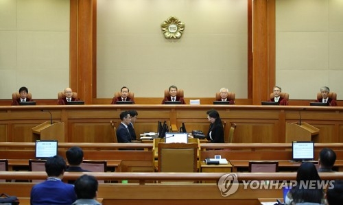 '대형마트 영업시간 제한' 위헌여부 공개변론
