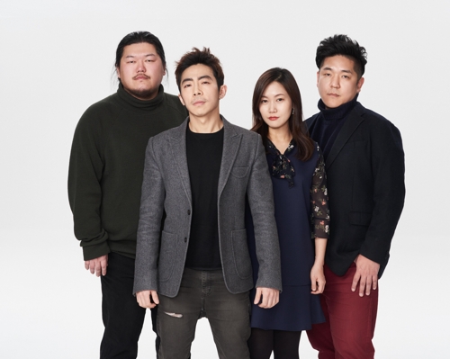 그룹 마호가니킹. 사진 맨 윈쪽이 이말씨