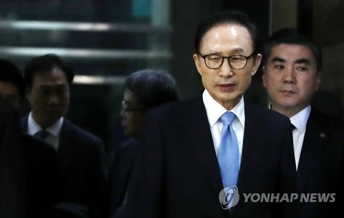 한국당, MB논평 자제…"정치권 왈가왈부하지 말아야"0