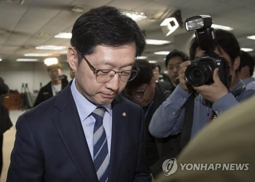 정론관 나서는 김경수 의원