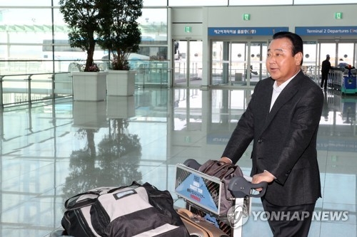 출국하는 이완구 전 총리