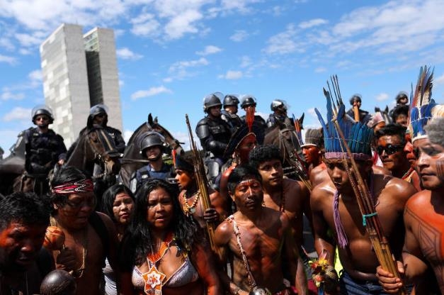 브라질 국립원주민재단은 아마존 열대우림에서 고립생활을 하는 114개 원주민 부족 가운데 27개 부족이 생존을 위협받고 있다고 밝혔다. [브라질 일간지 폴랴 지 상파울루]