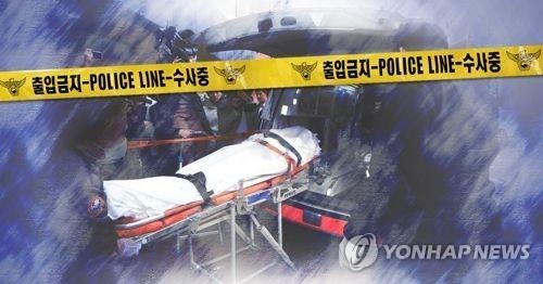 영동서 3륜 오토바이 뒤집혀…80대 운전자 사망 - 1