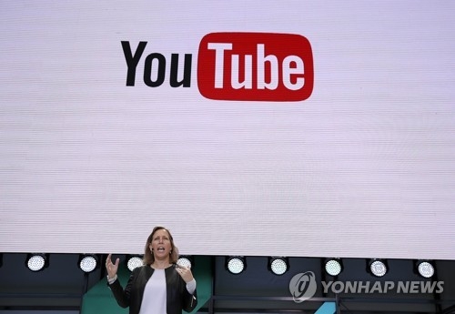 구글 I/O에서 연설하는 수전 워즈치키 유튜브 CEO