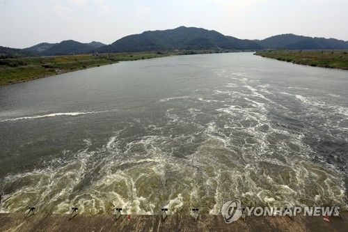 수문 열린 영산강 죽산보 [연합뉴스 자료사진]