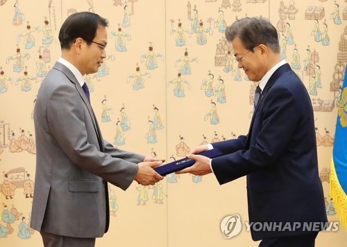 文대통령, 허익범 특검에 "공론 왜곡·조작 의혹 진실 밝혀야" - 1