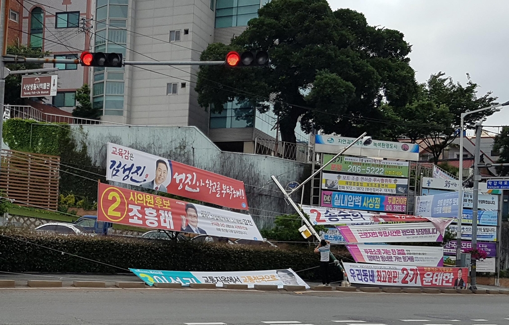 쓰러진 CCTV 기둥