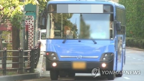 "서울시가 제보 무시" 시청서 자해소동 벌인 60대 체포 - 1