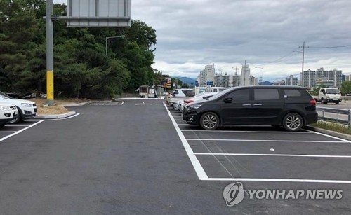 춘천 중앙고속도로 입구 카풀 주차장