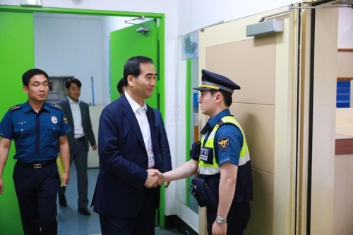 개표소 경비 상황 점검하는 서울경찰청장
