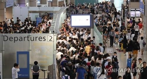 휴가철 여행객 몰린 인천공항