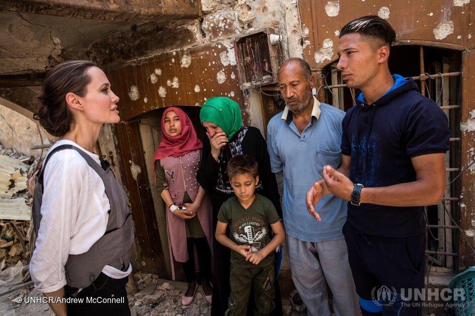 이라크 모술 주민과 만나는 미국 배우 앤젤리나 졸리[UNHCR]