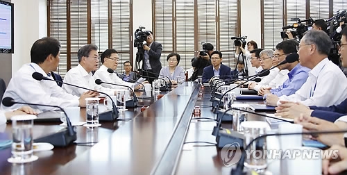 문 대통령, 수석ㆍ보좌관회의 주재