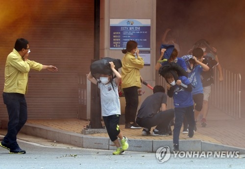 헬기·구조견·드론 총출동…청주서 첫 국가 차원 재난훈련 - 1
