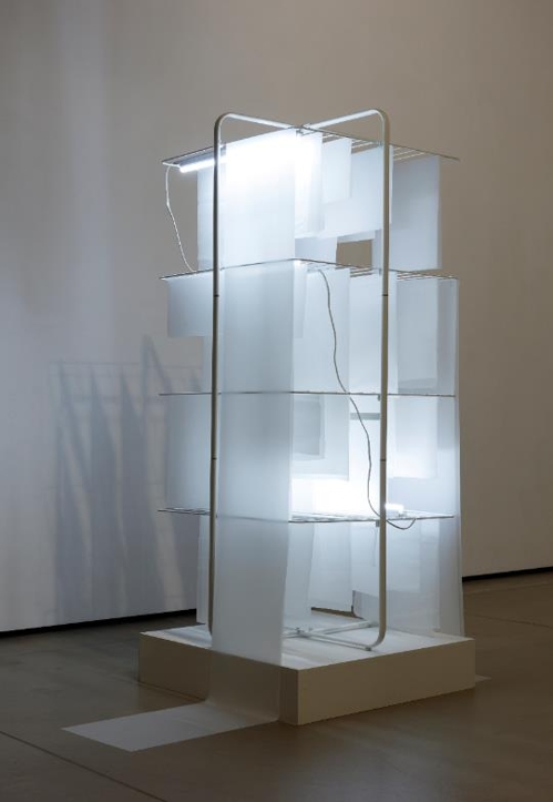 김채린, 그녀의 조각, 빨래건조대·pvc, 2018
