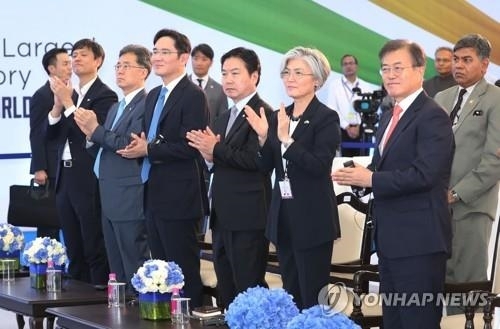 '대통령 옆에 선' 이재용, 국내외 경영행보 보폭 넓히나 - 1