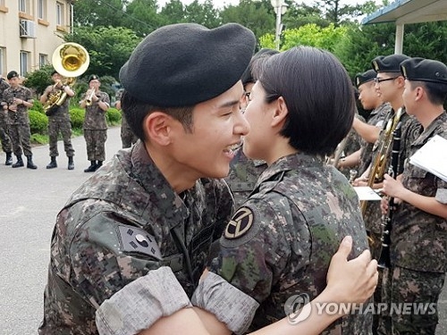 전역하는 슈퍼주니어 려욱