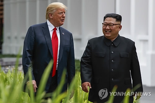 싱가포르 회담 중 산책하는 북미 정상