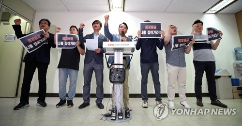 편의점가맹점협회장 "월 1회 공동휴업…내년부터 심야할증 추진" - 1