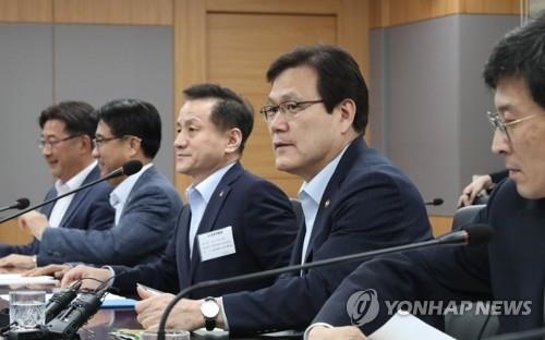 최근 신용카드사 CEO 간담회에서 발언 중인 최종구 금융위원장
